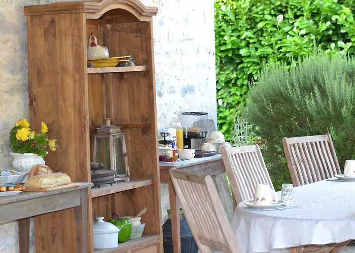 לינה וארוחת בוקר D'hotes Au Picatal 3*